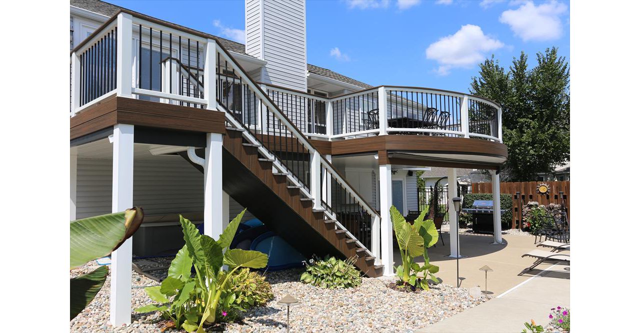Curved Trex Decking and Railing