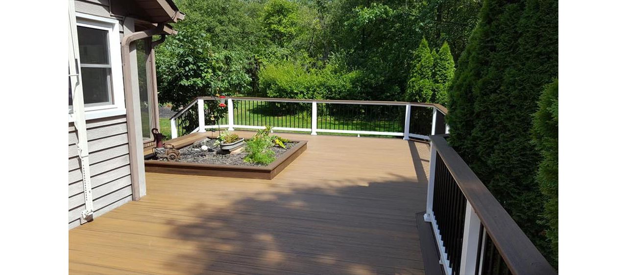 Trex Transcend Havana Gold and Spiced Rum with Class White Transcend railing