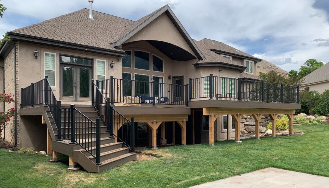 Trex Enhance Natural Toasted Sand with Coastal Bluff Borders/Fascia Utah County