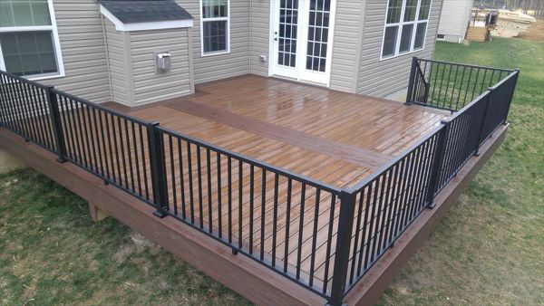 Trex Transcend Spiced Rum w/ Lava Rock border. Trex Signature Railing. Milford, OH