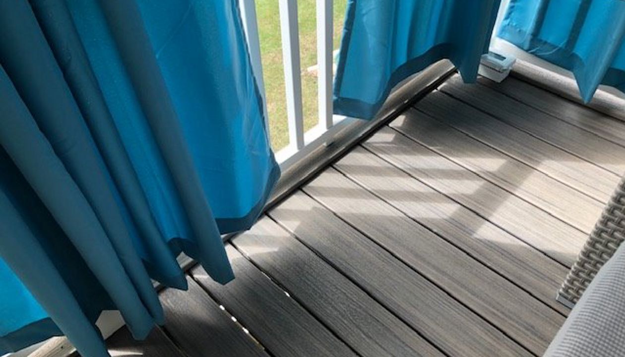 To add an extra aesthetic to this project, we trimed out the Trex Enhance Naturals Rocky Harbor decking with a ripped board on its surface