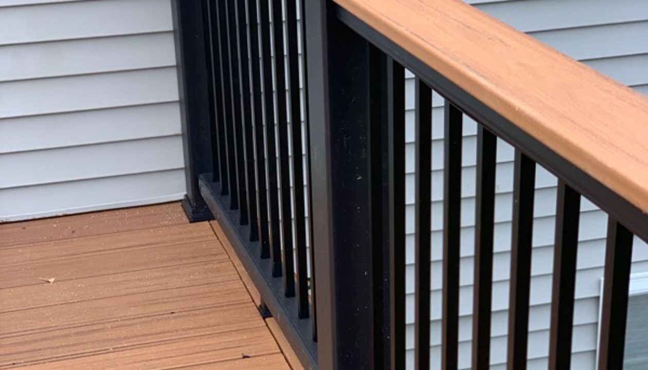 Wilbur Road Deck - Trex Tiki Torch with Trex Railings