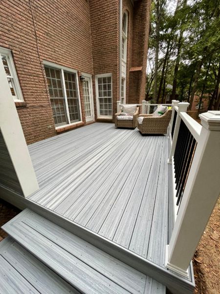 Trex enhanced foggy warf with Trex Select railing