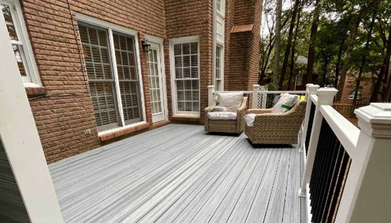 Trex enhanced foggy warf with Trex Select railing