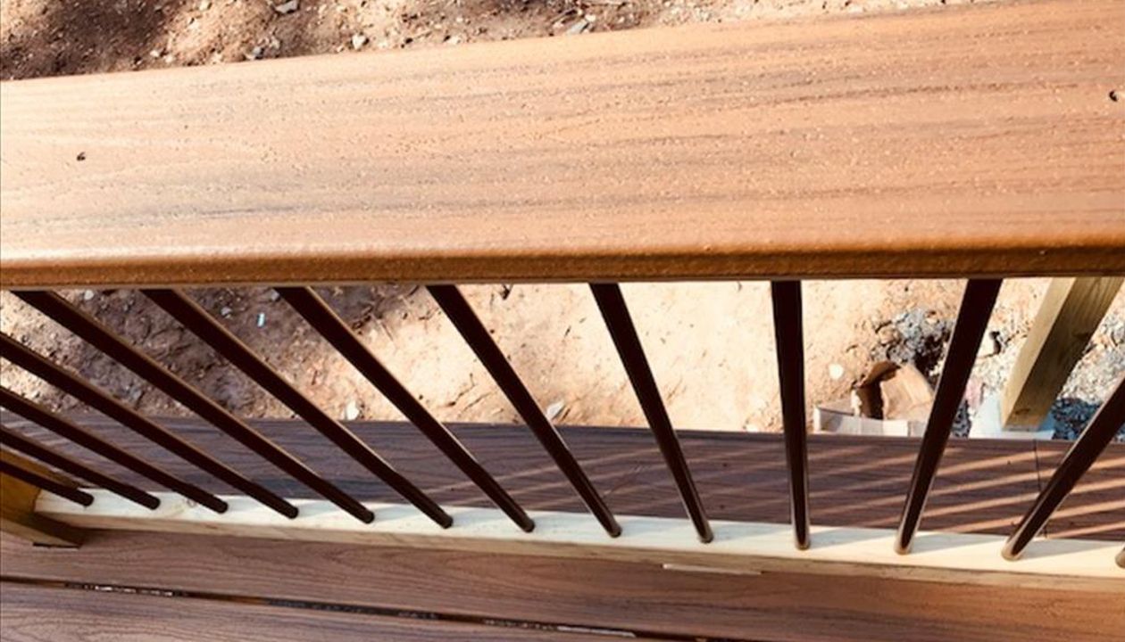 Trex Transcend Havana Gold Cocktail Railing With Aluminum Black Balusters