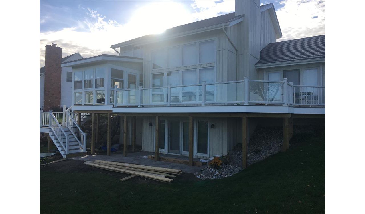 Trex select, 3 season screened porch. Davisburg