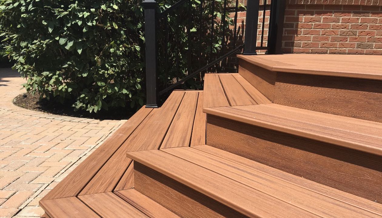 We build custom decks in the Suttons Bay, Glen Arbor, Northport, and Traverse City, Michigan areas.