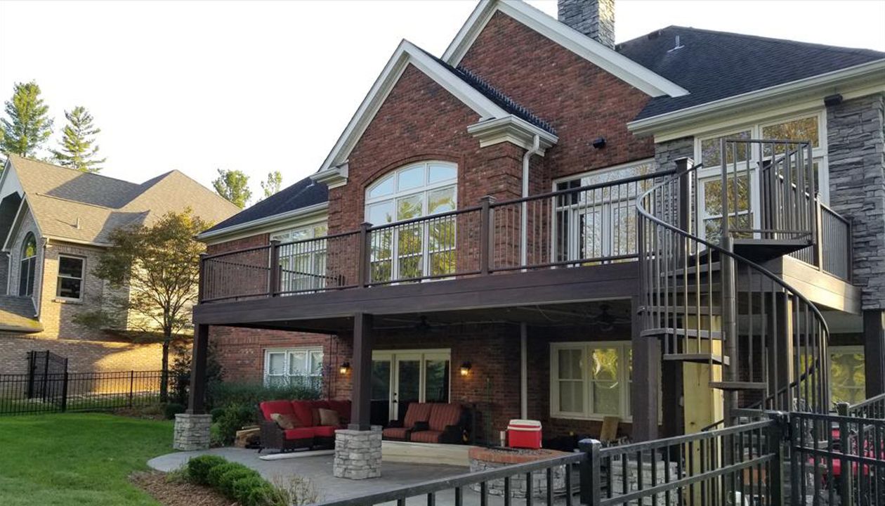 Overlooking a 167yd Par 3 From this 800 sqft Trex Deck