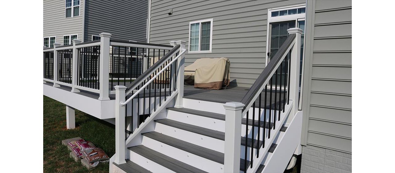 Trex deck in Island Mist with 6' wide stairs