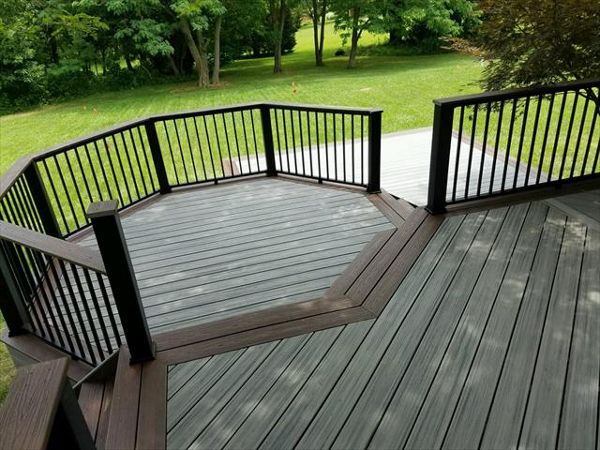 Trex Transcend Island Mist w/Lava Rock Border