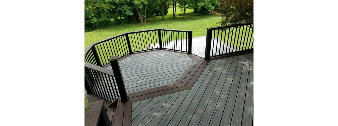 Trex Transcend Island Mist w/Lava Rock Border