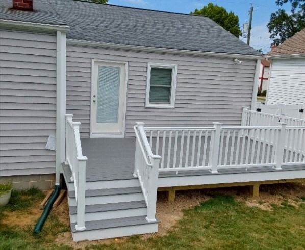 Trex Enahnce Naturals Clam Shell deck