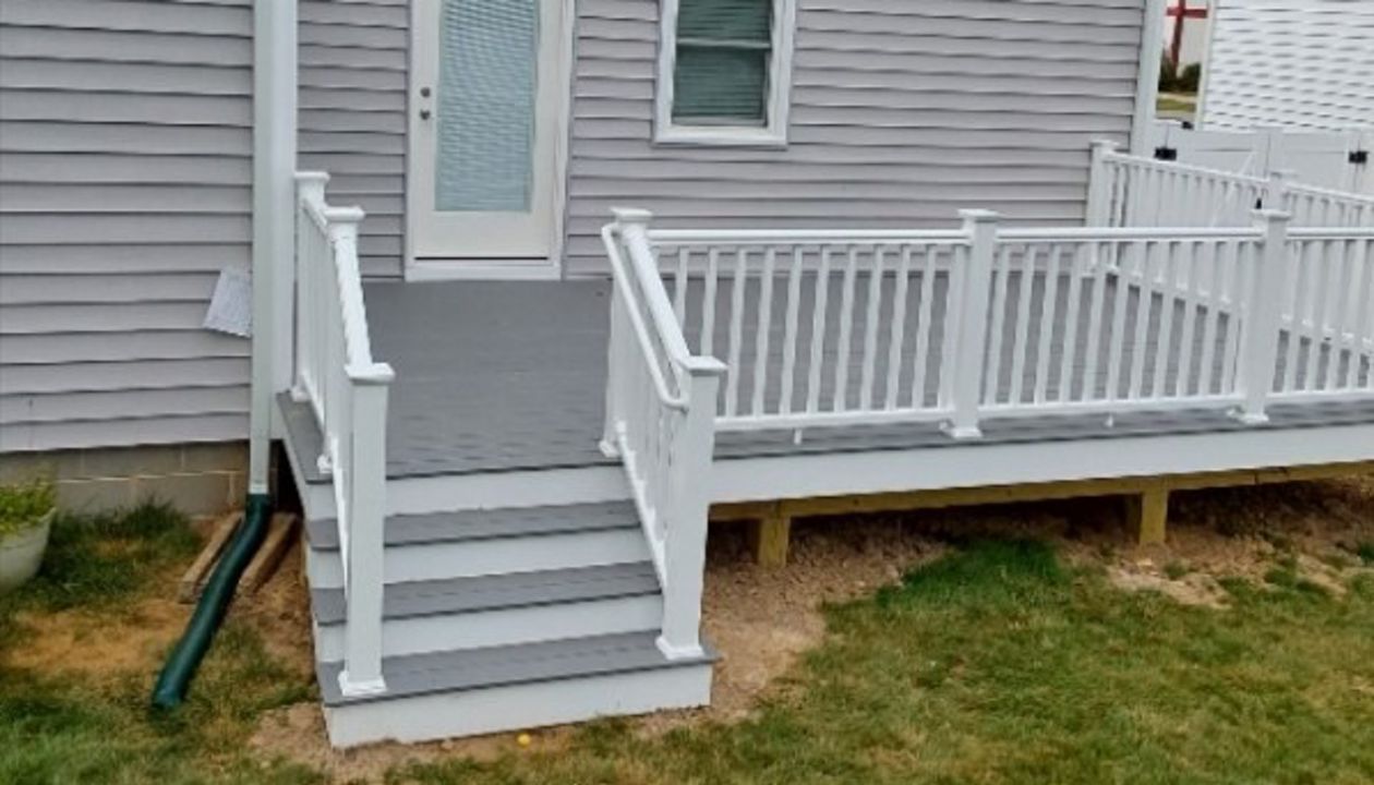 Trex Enahnce Naturals Clam Shell deck