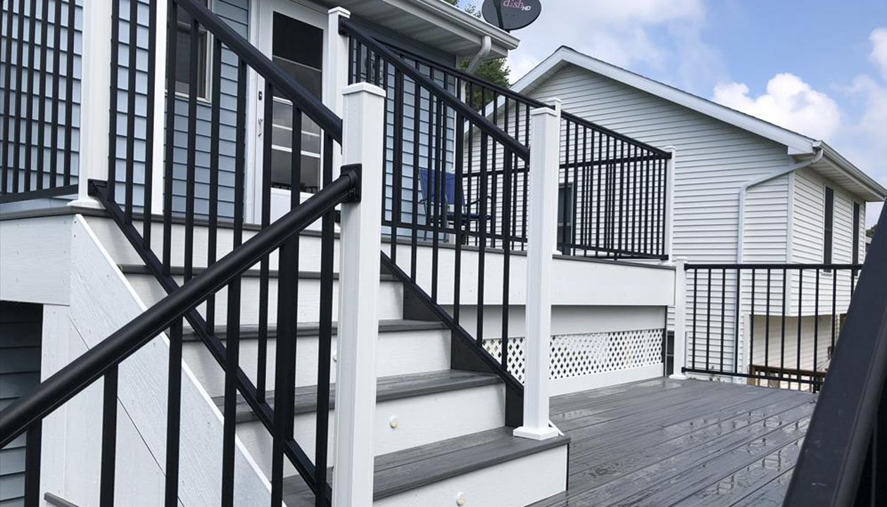 TREX TRANSCEND DECKING (ISLAND MIST & WHITE)