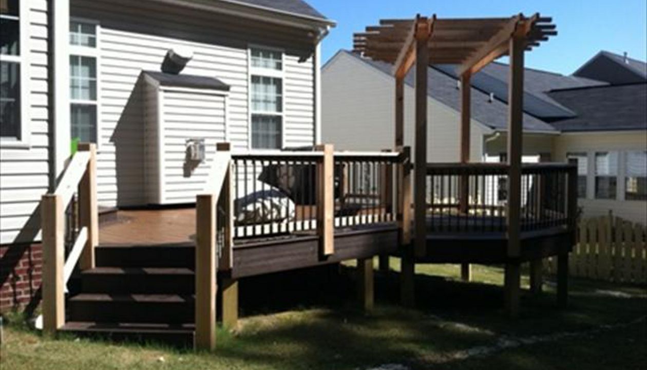 Trex Transcend Vintage Lantern border with Tree House deckin