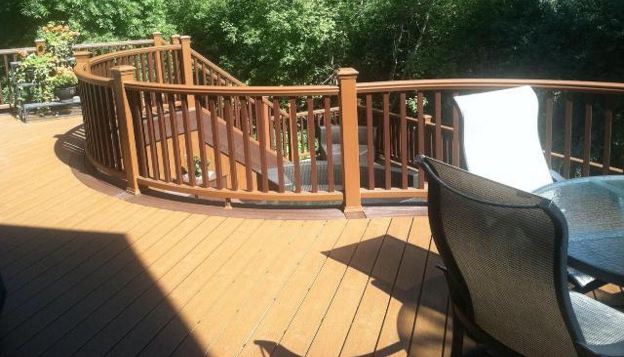 Trex Transcends Tree House &amp;amp;amp;amp; Spiced Rum Curved Deck &amp;amp;amp;amp; Rail