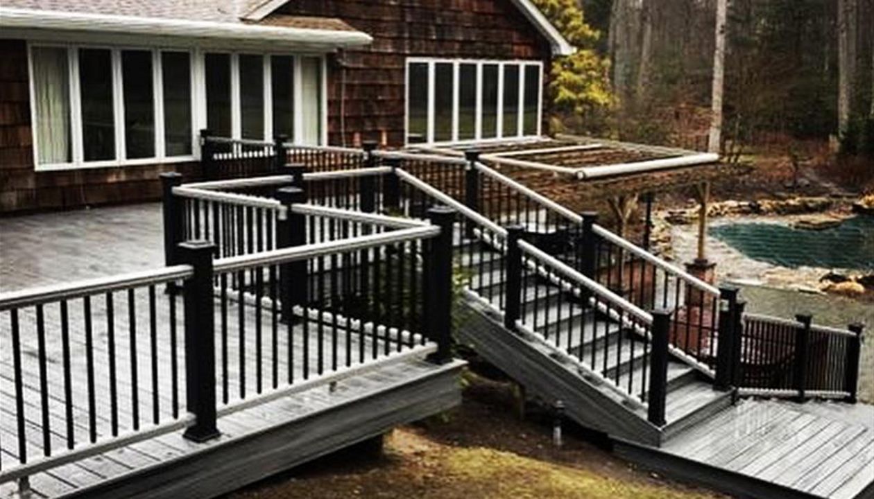 Trex Transcends Island Mist color with Black and Gravel Path color Trex Rails