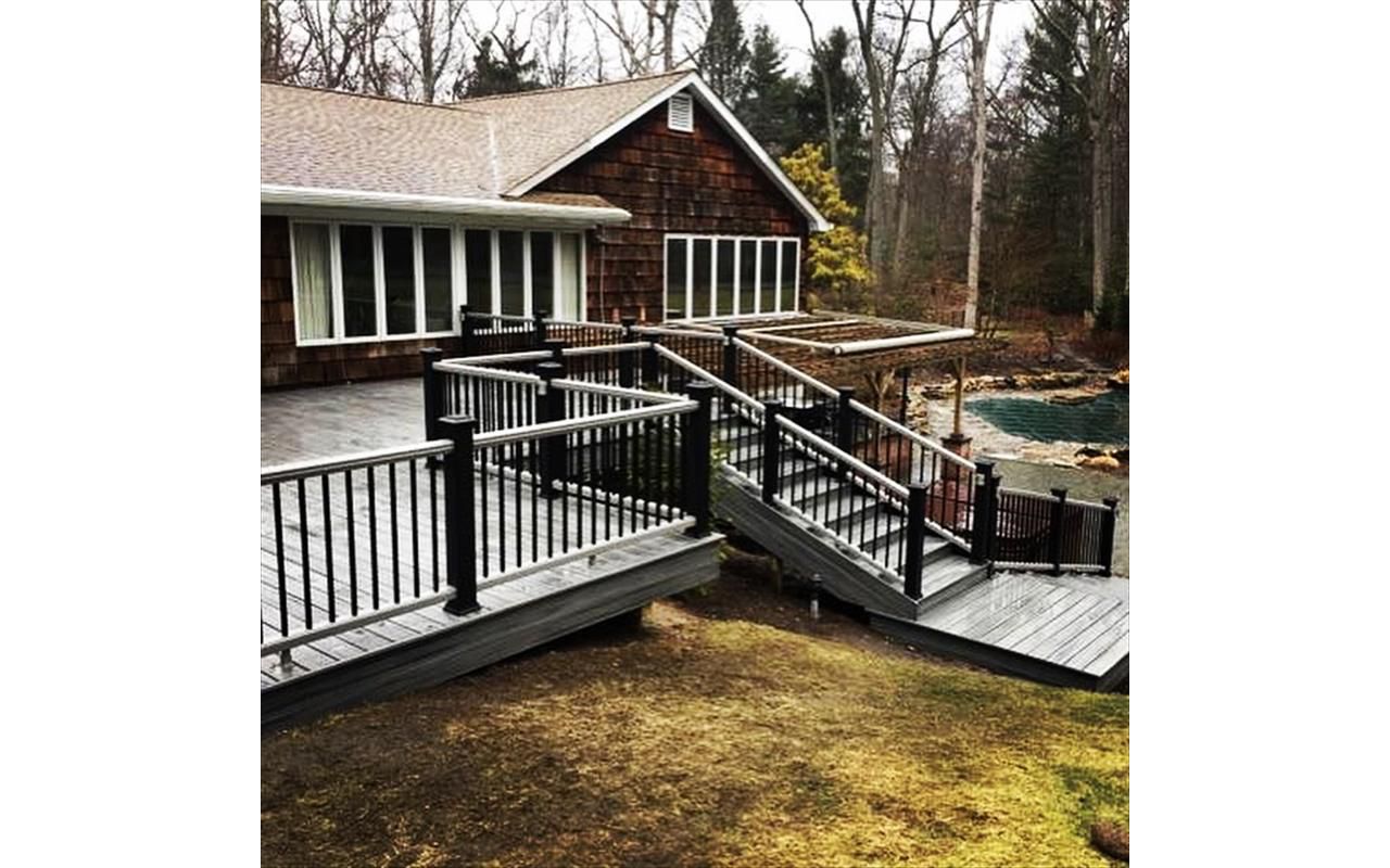 Trex Transcends Island Mist color with Black and Gravel Path color Trex Rails