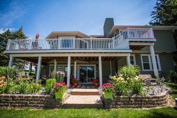 Double tiered deck with a waterfront view!