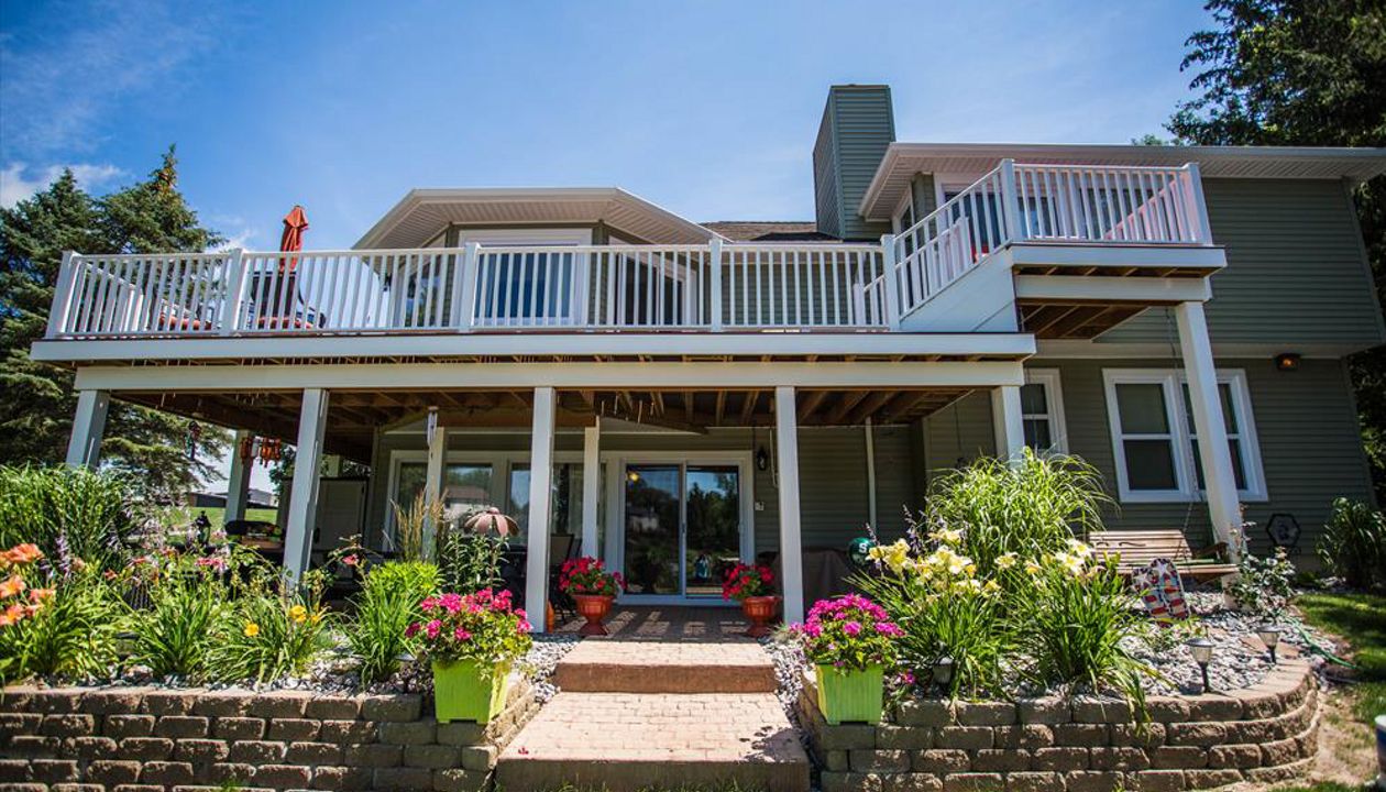 Double tiered deck with a waterfront view!