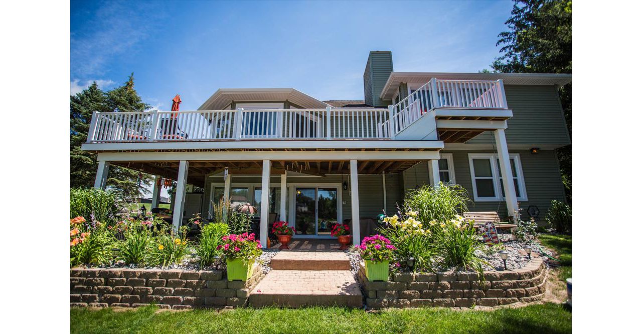 Double tiered deck with a waterfront view!