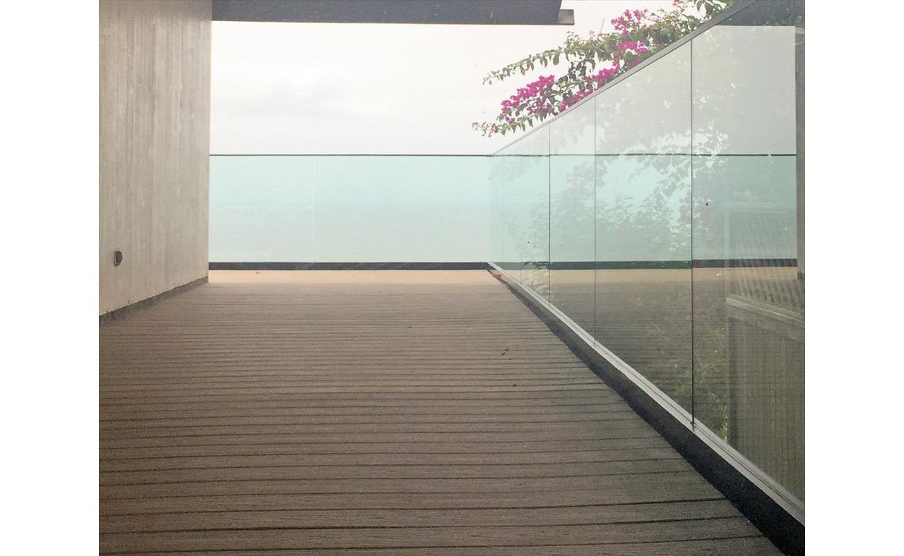 Ocean front malibu Trex deck