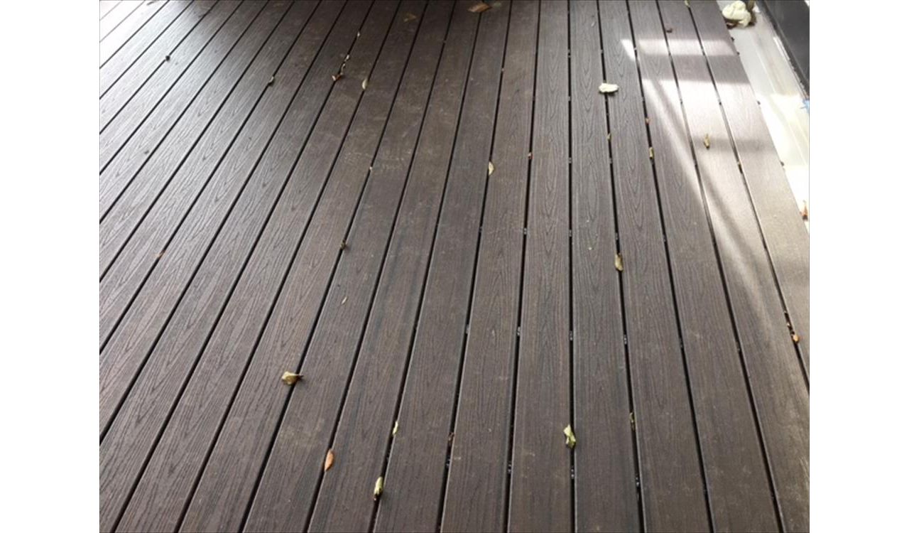 Trex Transcend Spiced Rum decking with Trex Universal Hideaway fasteners outshine natural hardwood decking for looks and ease of maintenance.