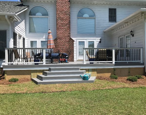 Gorgeous new Trex Select Pebble Grey deck with Trex Transcend railing in Fayetteville, NC