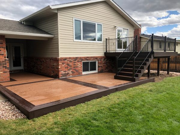 12'X16' & 12'X 25' Trex deck with Trex Transcend Tiki Torch and Vintage Lantern decking