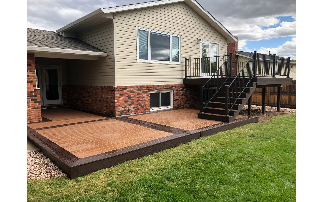 12'X16' & 12'X 25' Trex deck with Trex Transcend Tiki Torch and Vintage Lantern decking