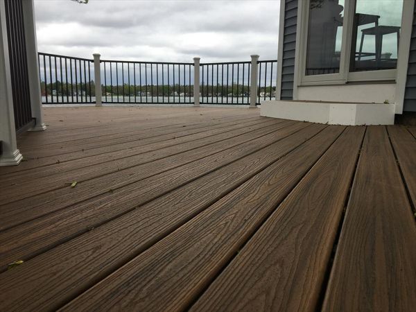 Trex Transcend Spiced Rum decking with Trex Signature Railing and Classic White Transcend post sleeves
