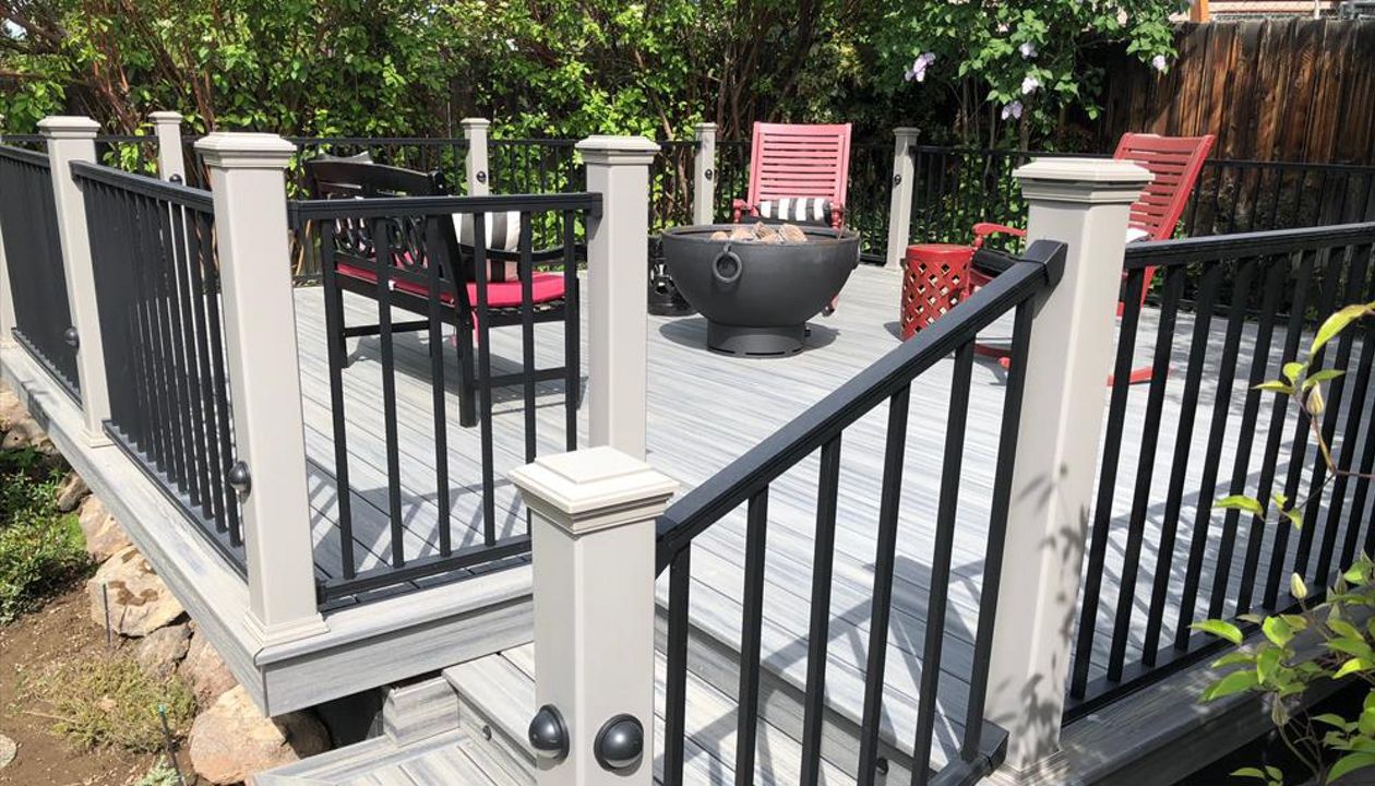 Transcend Decking: Island Mist & Black Reveal Railing & Trex Lighting