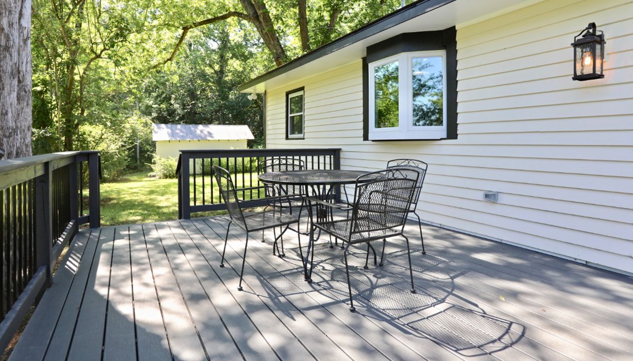 Middle Road Deck: clamshell decking and cocktail rail