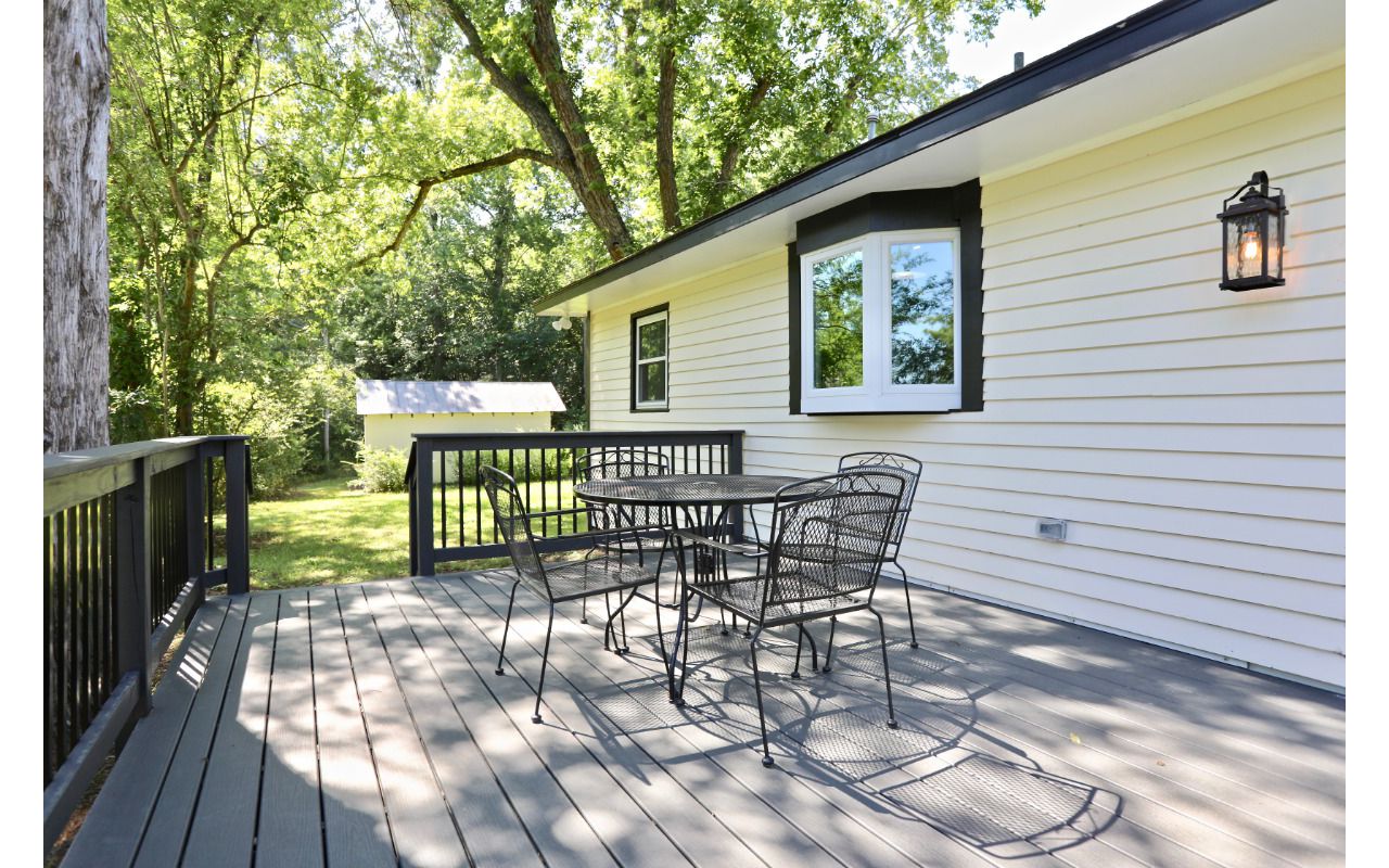 Middle Road Deck: clamshell decking and cocktail rail