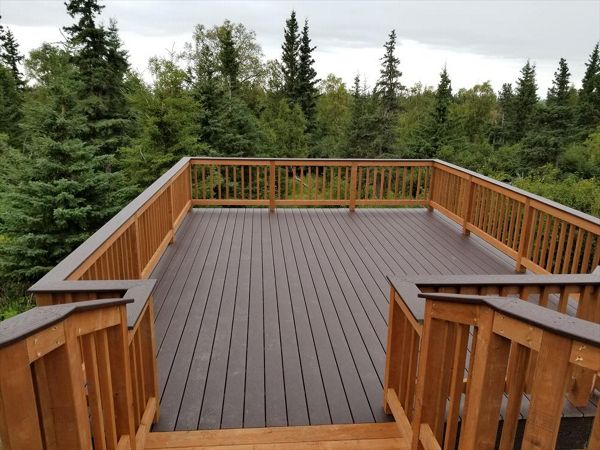 Trex Select Woodland Brown Decking, Railing cap, and Fascia wrap.