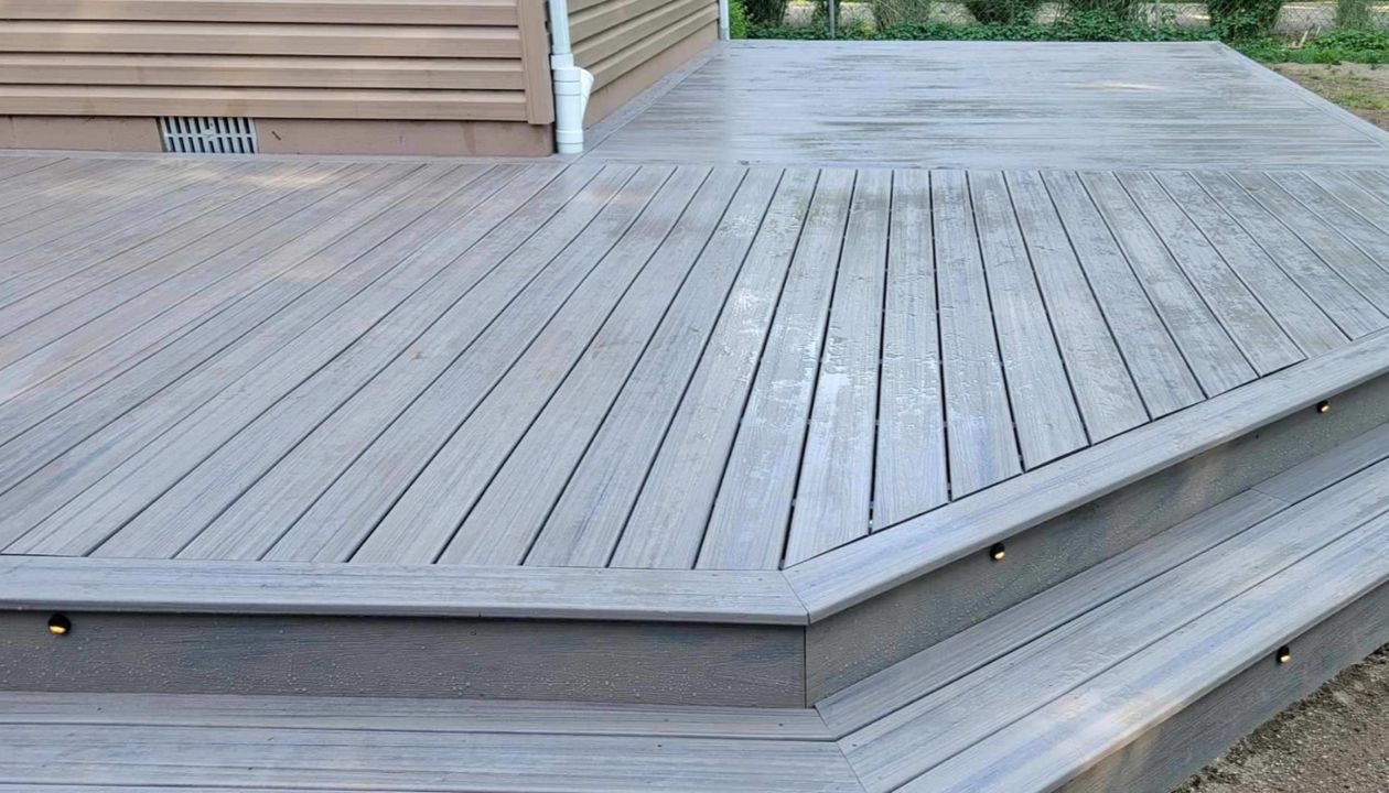 Trex Enhance Rocky Harbor deck in Grosse Pointe, MI