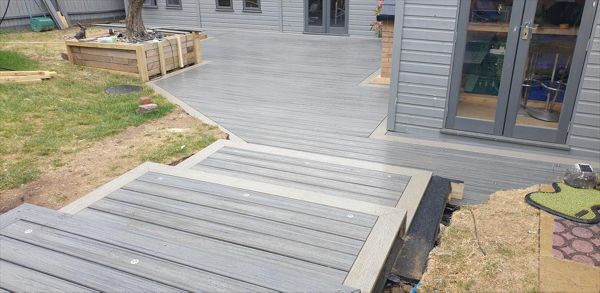 Really enjoyed this deck, Trex transcend composite decking in Island Mist colour with Gravel Path colour boarders, a large decking area with tree planter and steps leading up the garden.