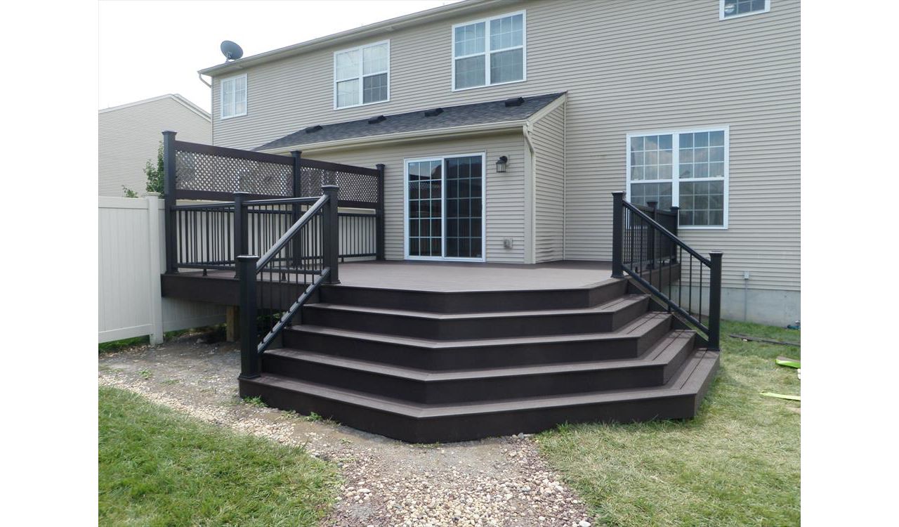Trex Transcend Vintage Lantern Decking, Black Transcend Railing