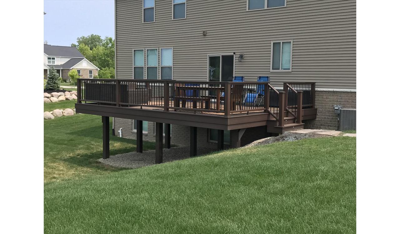 Trex Transcend Vintage Lantern Border/Fascia W/ Trex Transcend Spiced Rum Deck Boards, Trex Transcent Cocktail Style Rail W/ Trex Transcend Black Aluminum Balusters, Oakland, MI
