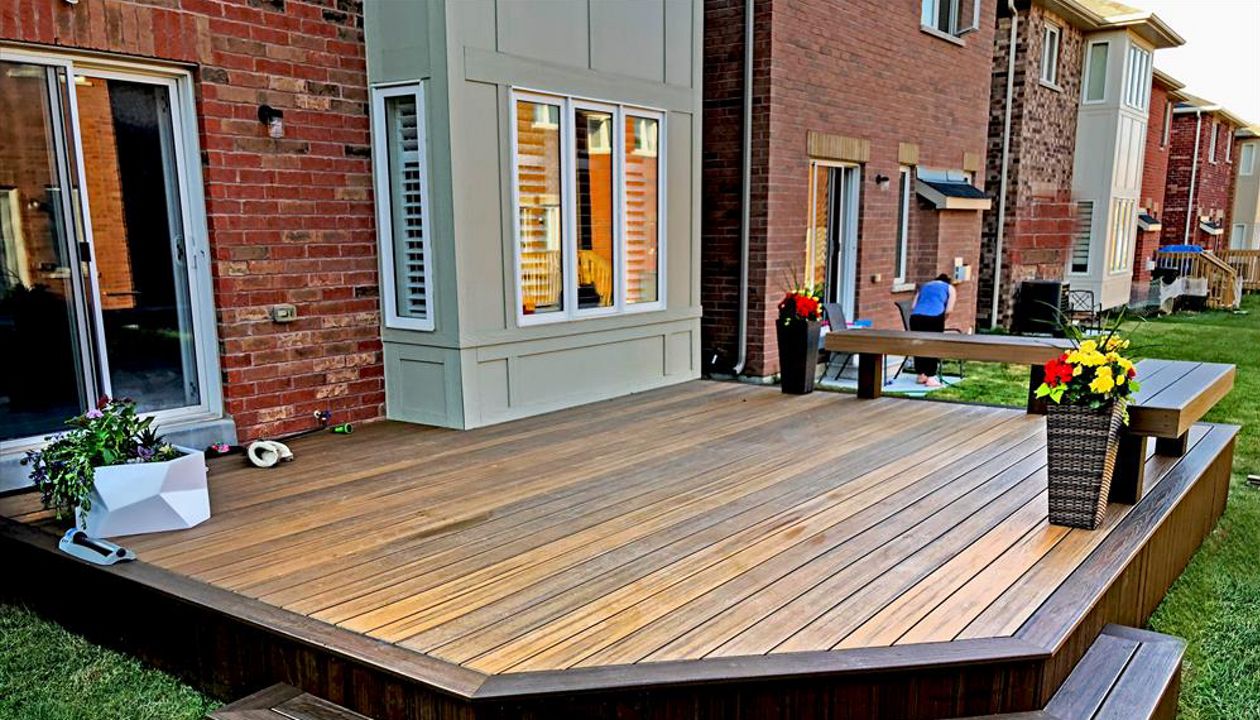 Trex Havana Gold backyard deck done by Royal innovation
