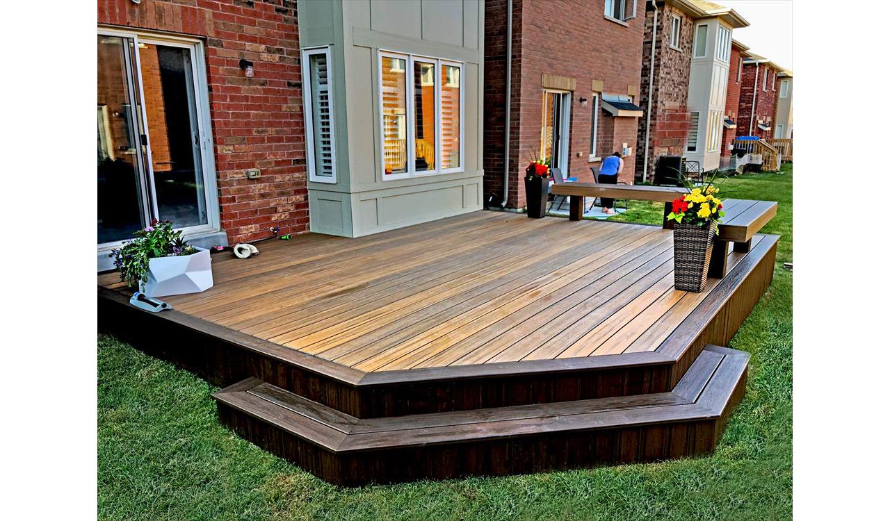 Trex Havana Gold backyard deck done by Royal innovation