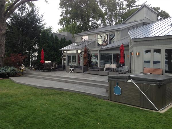 Deck on Union Lake in West Bloomfield, MI., constructed out of Trex Transcend Tropical decking in Island Mist.