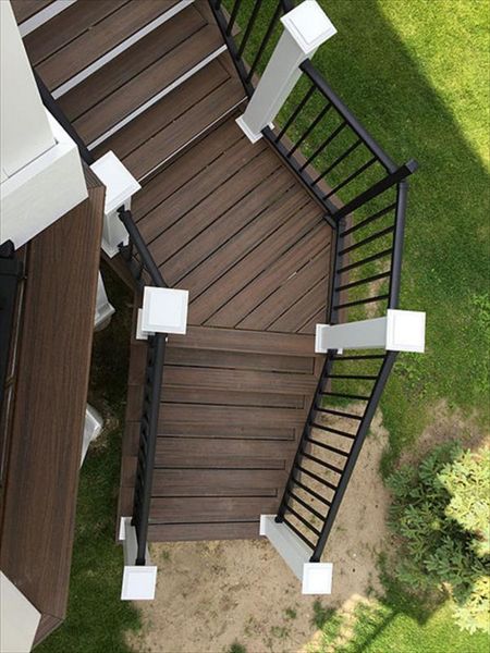 Trex Transcend Composite Deck Stairs - Check out the picture frame on the stair treads. Very refined look!!!