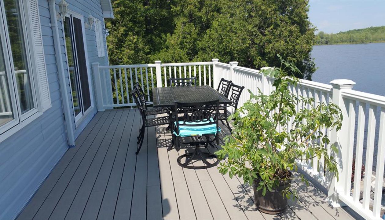 Trex Transcend Vintage Lantern Tree House Gravel Path Grey Composite Decking Ottawa, Manotick, Carleton Place, Ontario