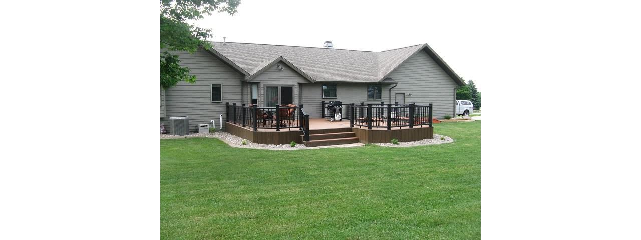 Green Bay - Tiki Torch decking, black rail, alum spindle