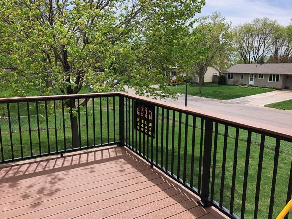 Trex Select Saddle Composite Deck with Aluminum railing