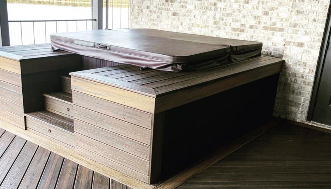 Trex Transcend Spiced Rum w/ Havana Gold frame