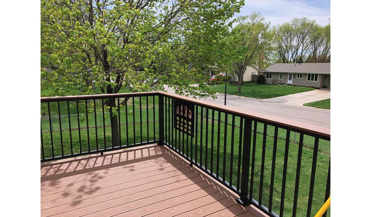 Trex Select Saddle Composite Deck with Aluminum railing
