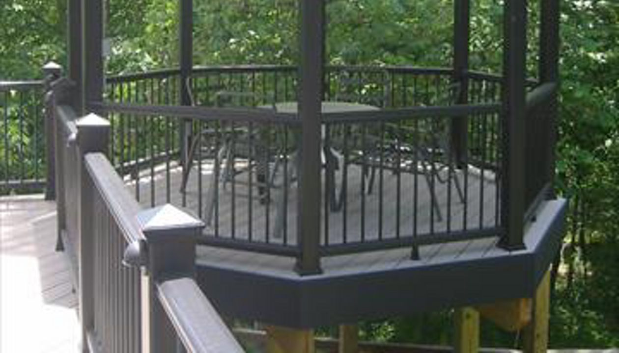 Trex Transcend Black Railing w/Trex Aluminum Balusters