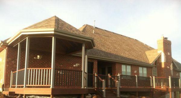 Frankfort deck with roof